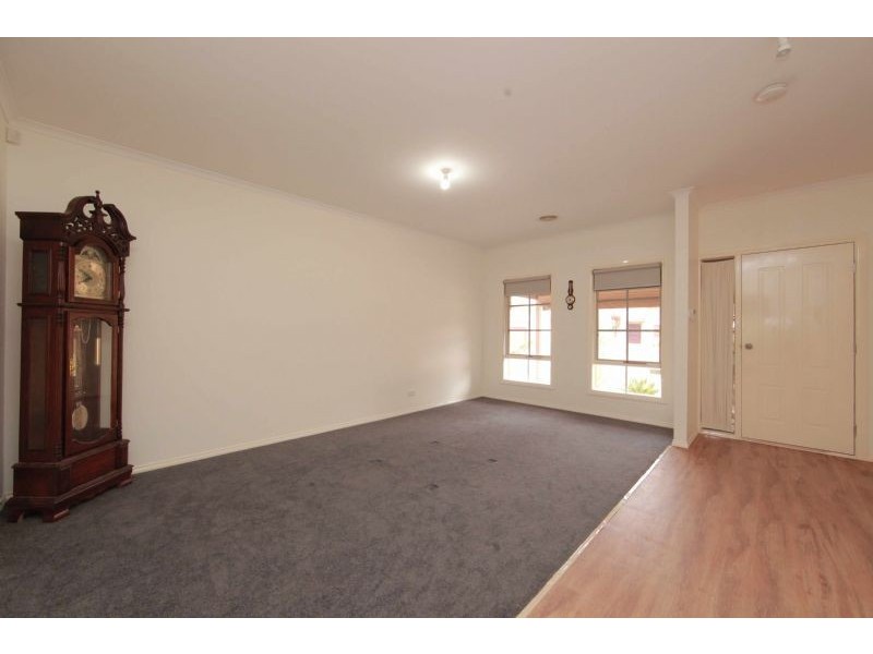 22 Poppy Dr, South Morang VIC 3752