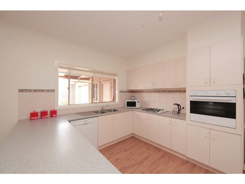 22 Poppy Dr, South Morang VIC 3752