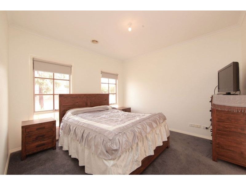 22 Poppy Dr, South Morang VIC 3752