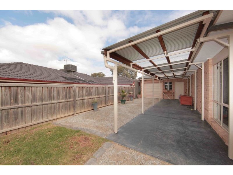 22 Poppy Dr, South Morang VIC 3752