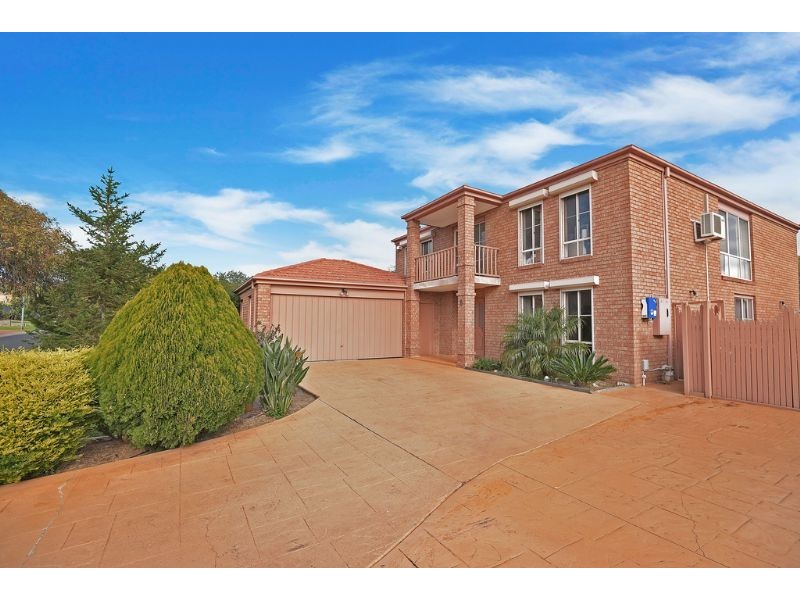 8 Sturrock Court, Mill Park VIC 3082