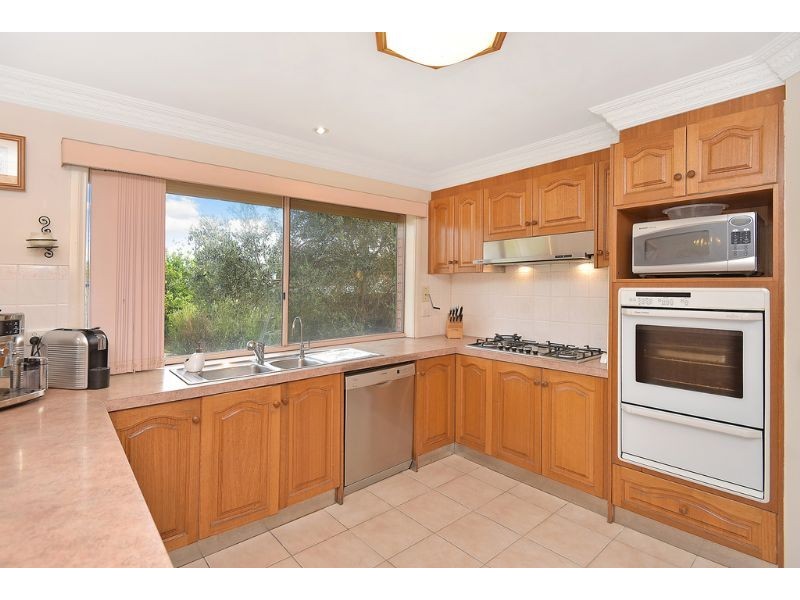 8 Sturrock Court, Mill Park VIC 3082