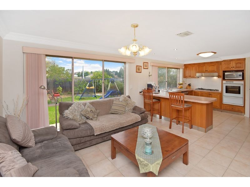 8 Sturrock Court, Mill Park VIC 3082