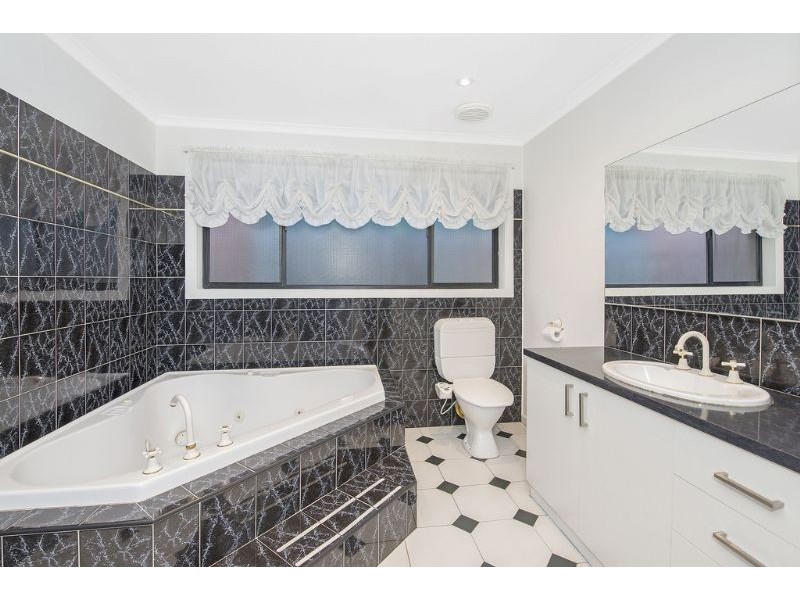 9 Lamina Avenue, Mill Park VIC 3082