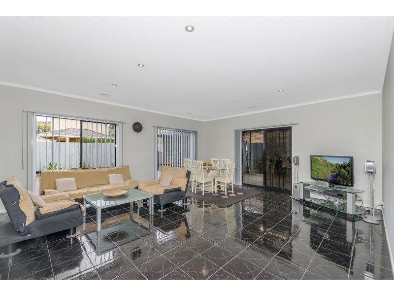 11 Cassowary Road, South Morang VIC 3752