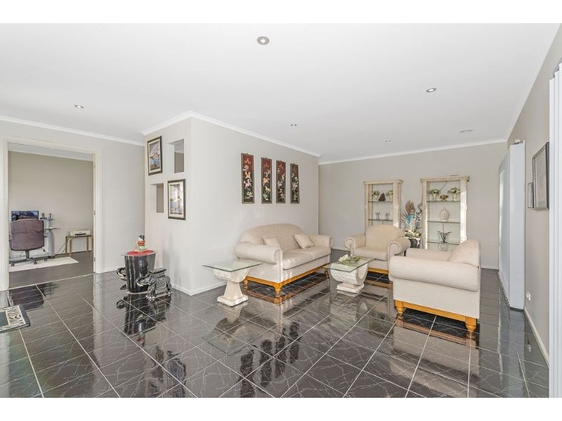 11 Cassowary Road, South Morang VIC 3752