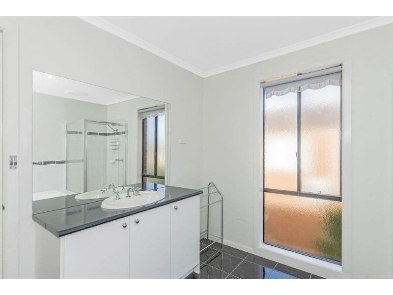 11 Cassowary Road, South Morang VIC 3752