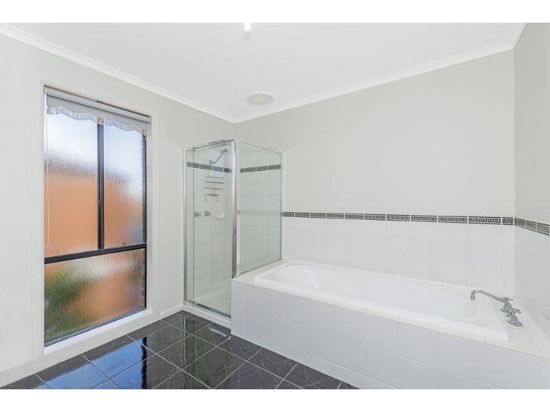 11 Cassowary Road, South Morang VIC 3752