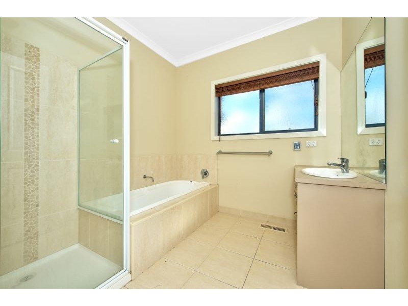 32  Skyline Dr, South Morang VIC 3752