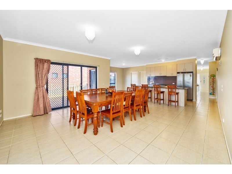 32  Skyline Dr, South Morang VIC 3752