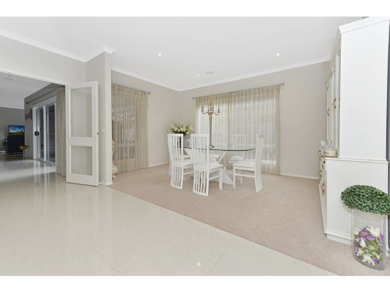 17 Grange Drive, South Morang VIC 3752