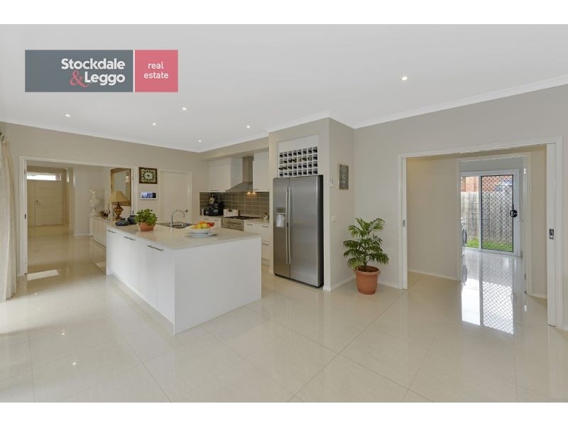 17 Grange Drive, South Morang VIC 3752