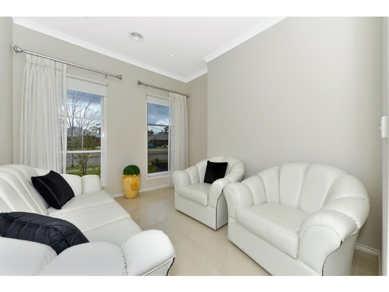 17 Grange Drive, South Morang VIC 3752