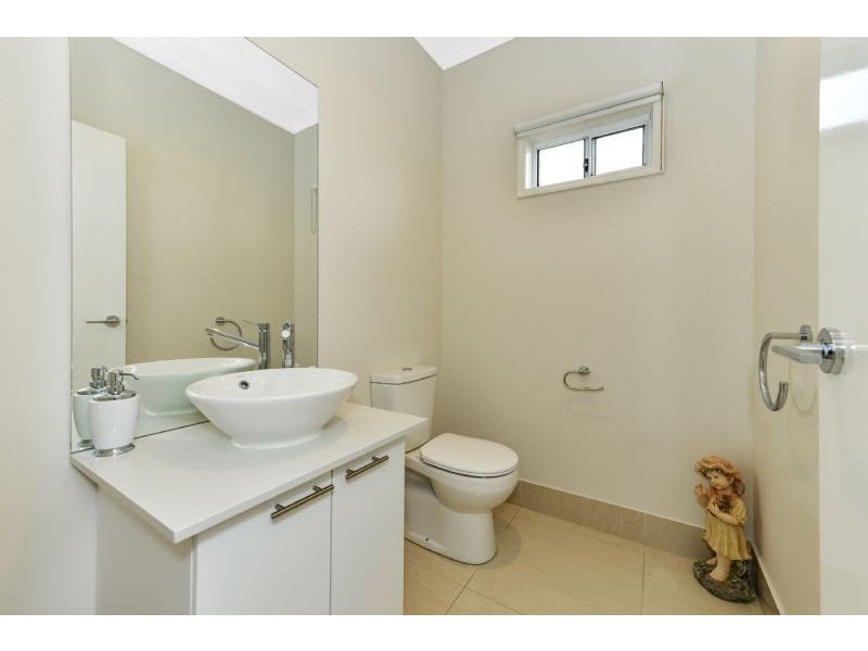 17 Grange Drive, South Morang VIC 3752