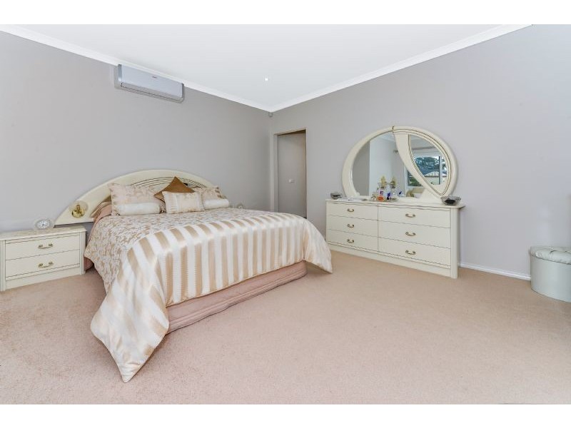 17 Grange Drive, South Morang VIC 3752