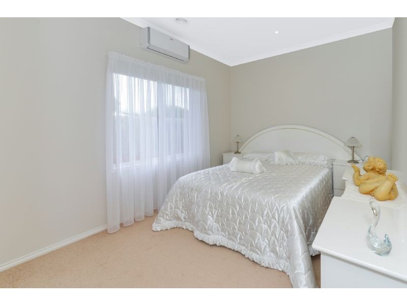 17 Grange Drive, South Morang VIC 3752