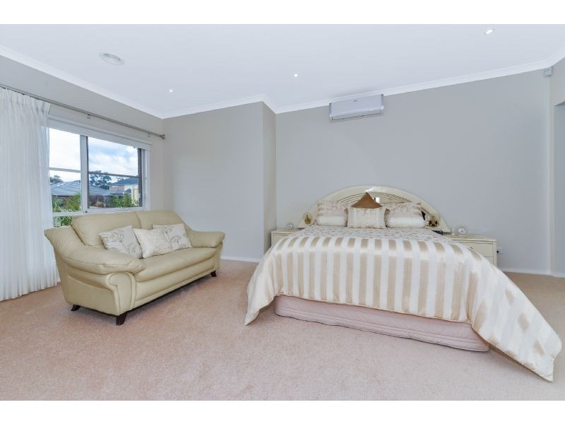 17 Grange Drive, South Morang VIC 3752