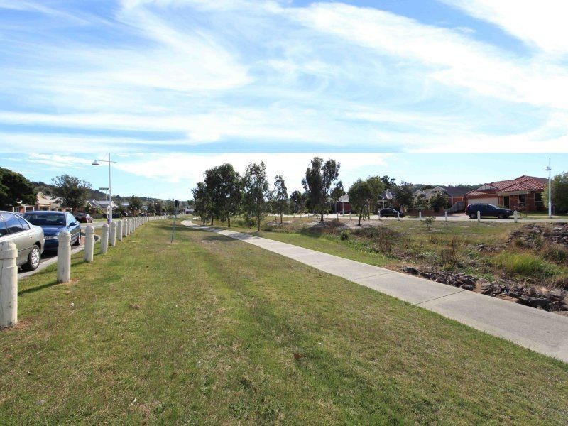 8 Tiara Dr, South Morang VIC 3752