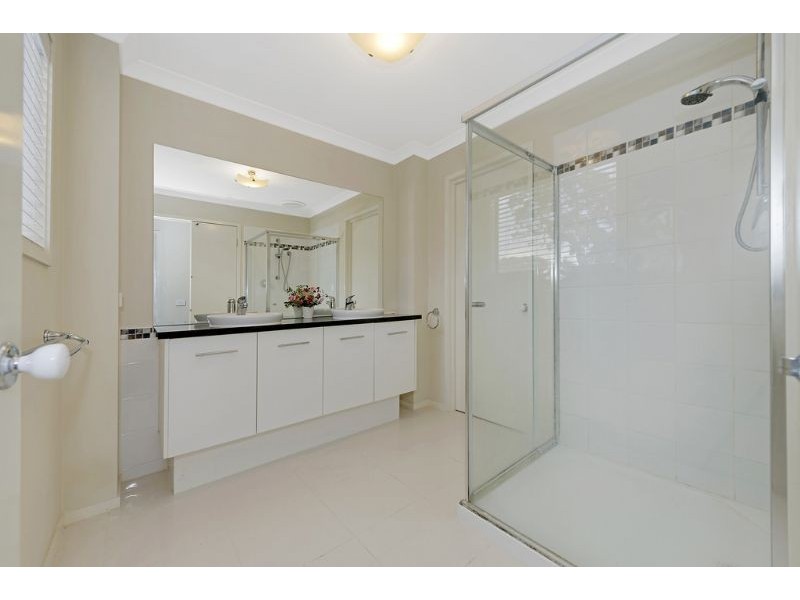 4 Parlette Trce, South Morang VIC 3752