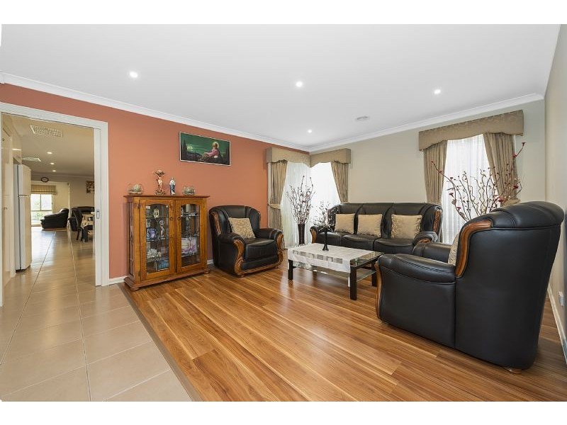 9 Paringa Avenue, South Morang VIC 3752