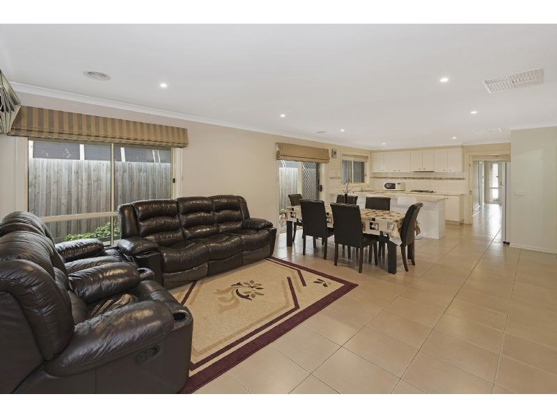 9 Paringa Avenue, South Morang VIC 3752