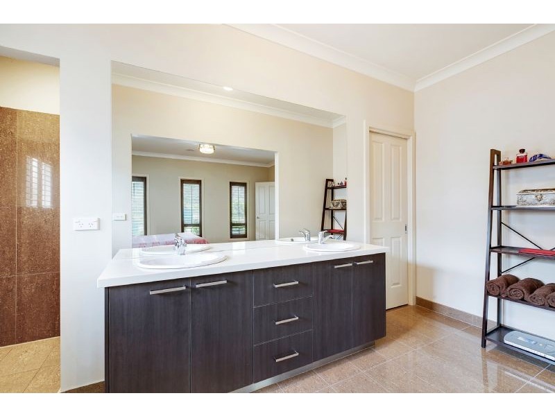 39 Vista Way, South Morang VIC 3752