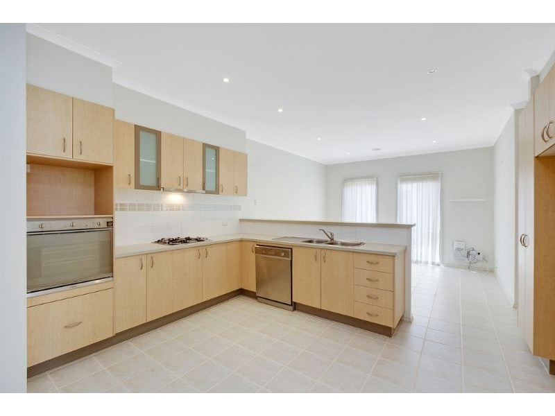 8 Sanderling Avenue, South Morang VIC 3752