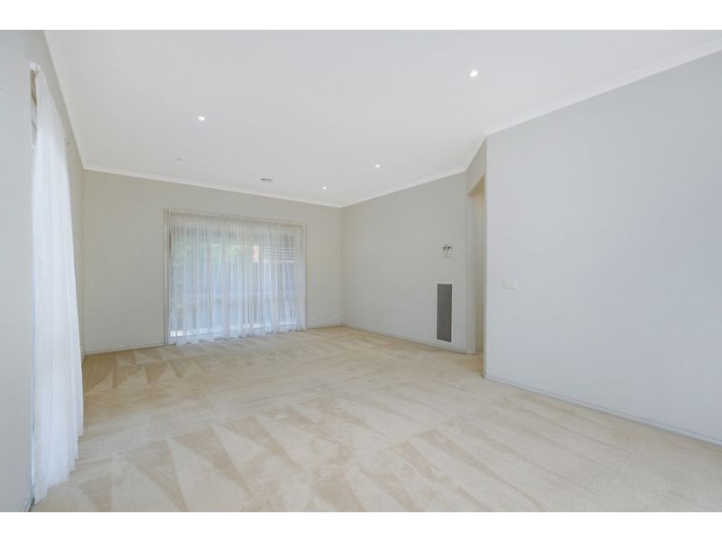 8 Sanderling Avenue, South Morang VIC 3752