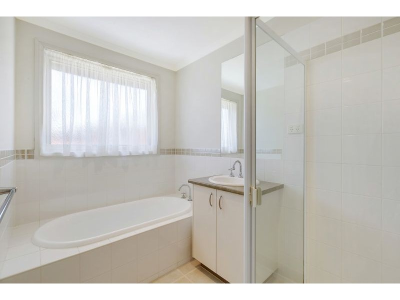 8 Sanderling Avenue, South Morang VIC 3752