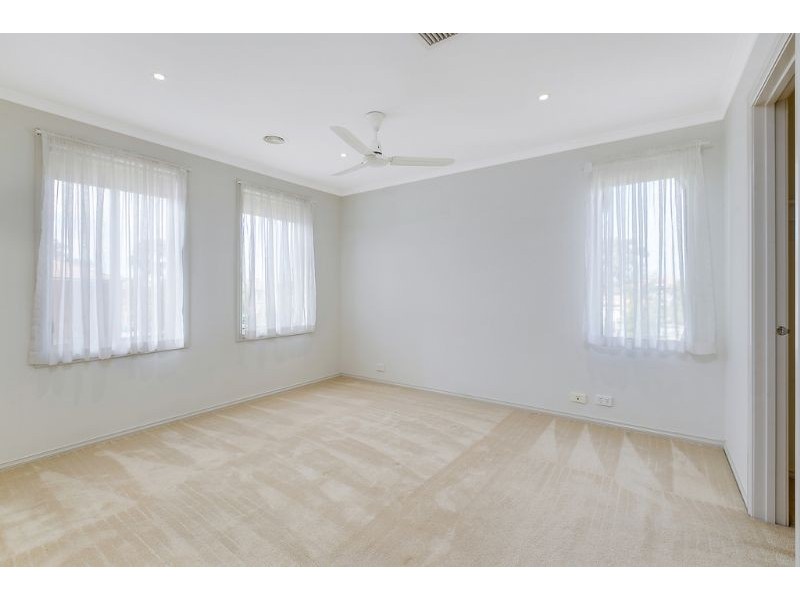 8 Sanderling Avenue, South Morang VIC 3752