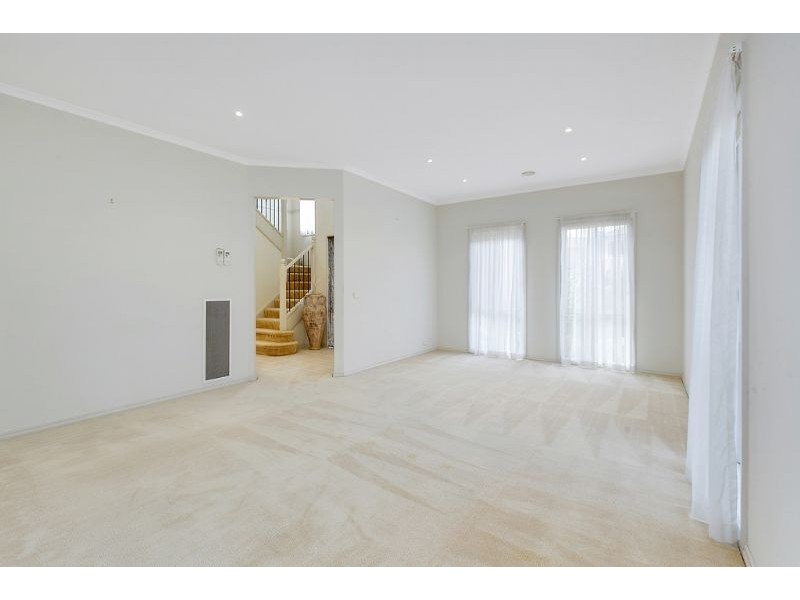 8 Sanderling Avenue, South Morang VIC 3752