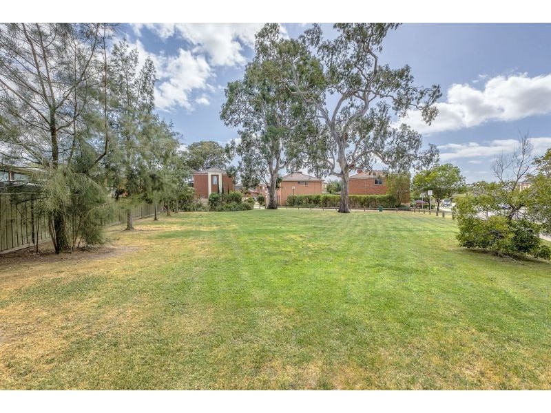 8 Sanderling Avenue, South Morang VIC 3752