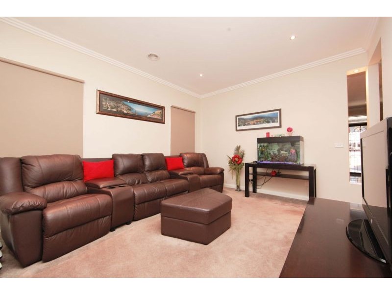 27 Carinya Crescent, South Morang VIC 3752