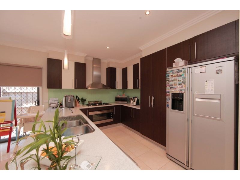 27 Carinya Crescent, South Morang VIC 3752