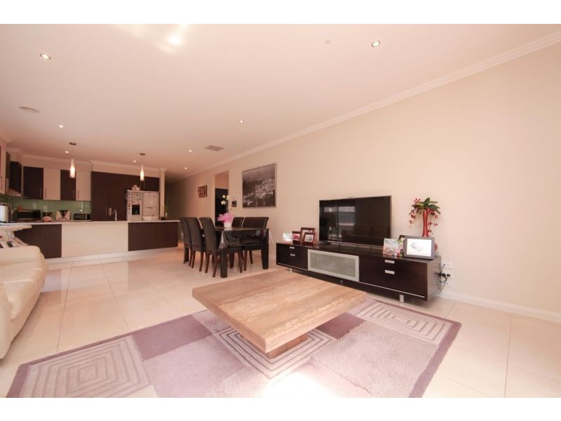 27 Carinya Crescent, South Morang VIC 3752