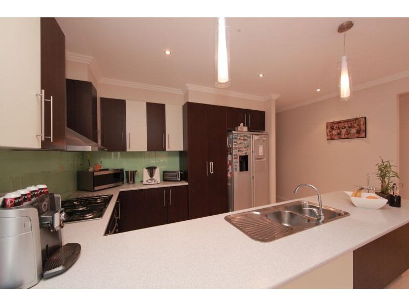 27 Carinya Crescent, South Morang VIC 3752