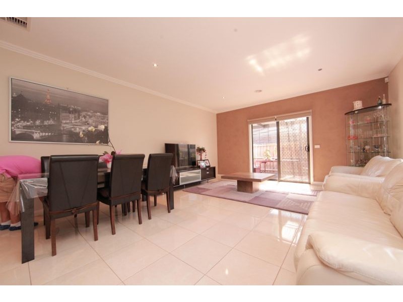 27 Carinya Crescent, South Morang VIC 3752