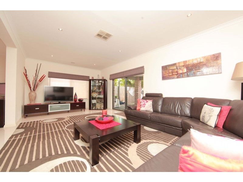 4 Carinya Crescent, South Morang VIC 3752