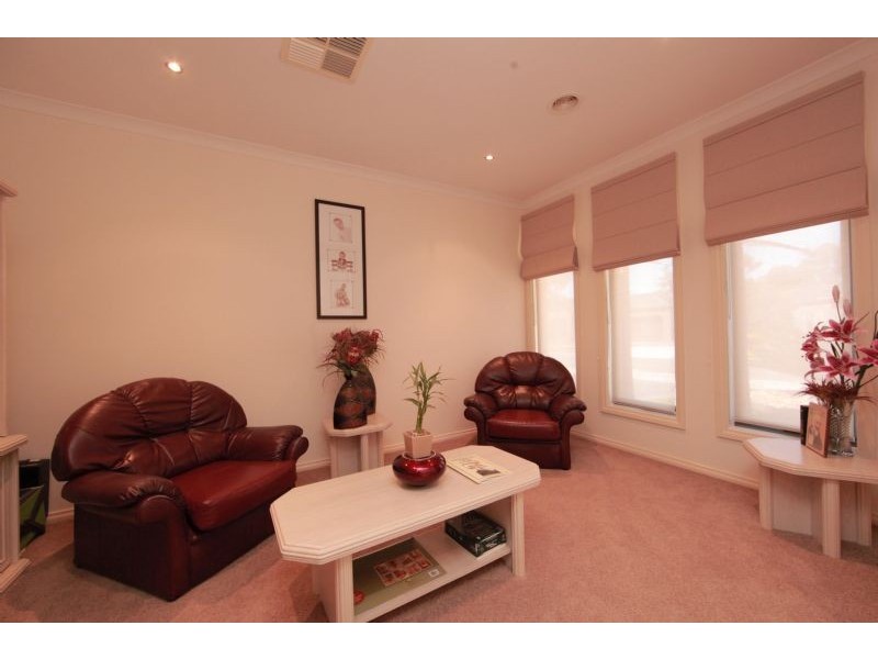 4 Carinya Crescent, South Morang VIC 3752