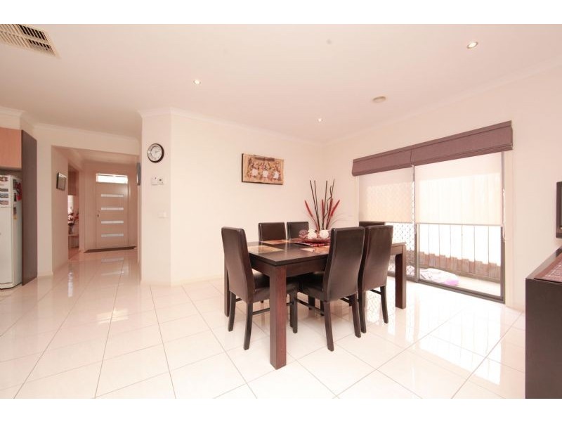 4 Carinya Crescent, South Morang VIC 3752