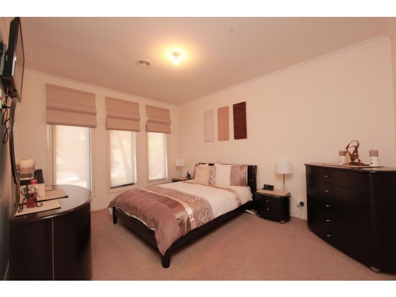 4 Carinya Crescent, South Morang VIC 3752
