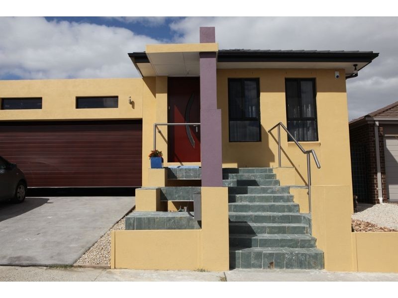 12 Tuross Cres, South Morang VIC 3752