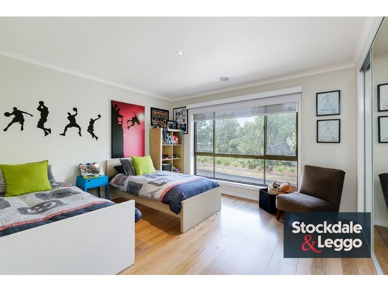 8 Mimosa Road, Mill Park VIC 3082