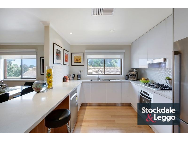 8 Mimosa Road, Mill Park VIC 3082