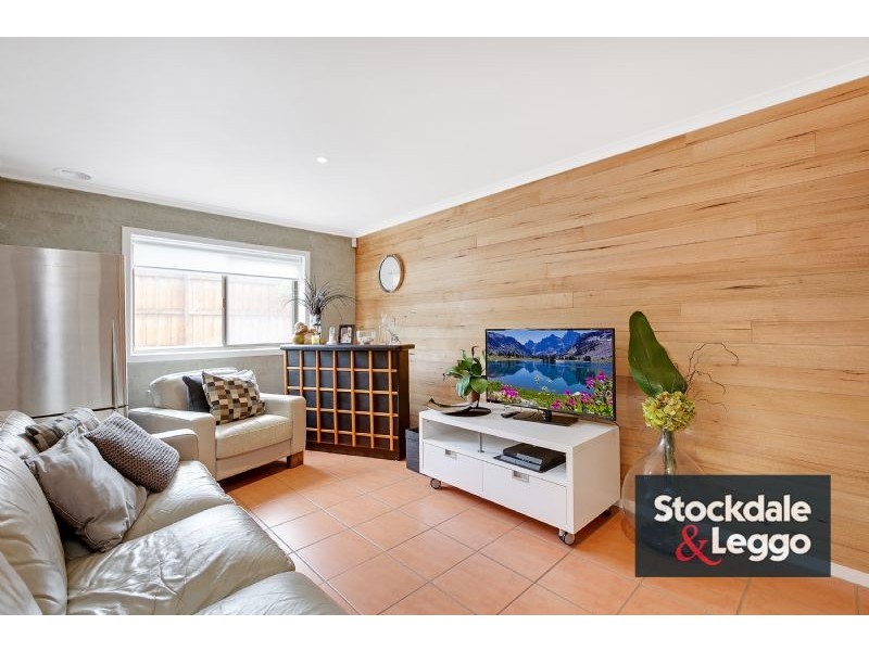 8 Mimosa Road, Mill Park VIC 3082