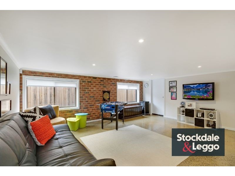 8 Mimosa Road, Mill Park VIC 3082