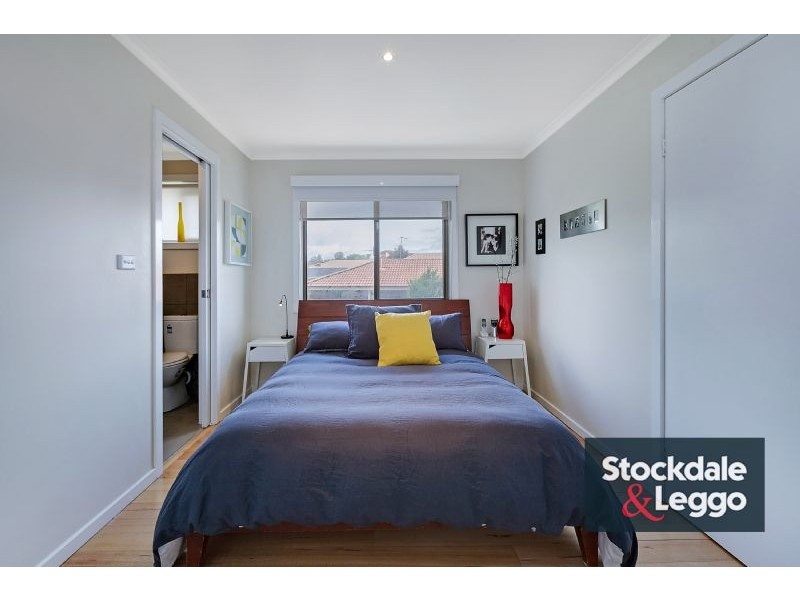 8 Mimosa Road, Mill Park VIC 3082