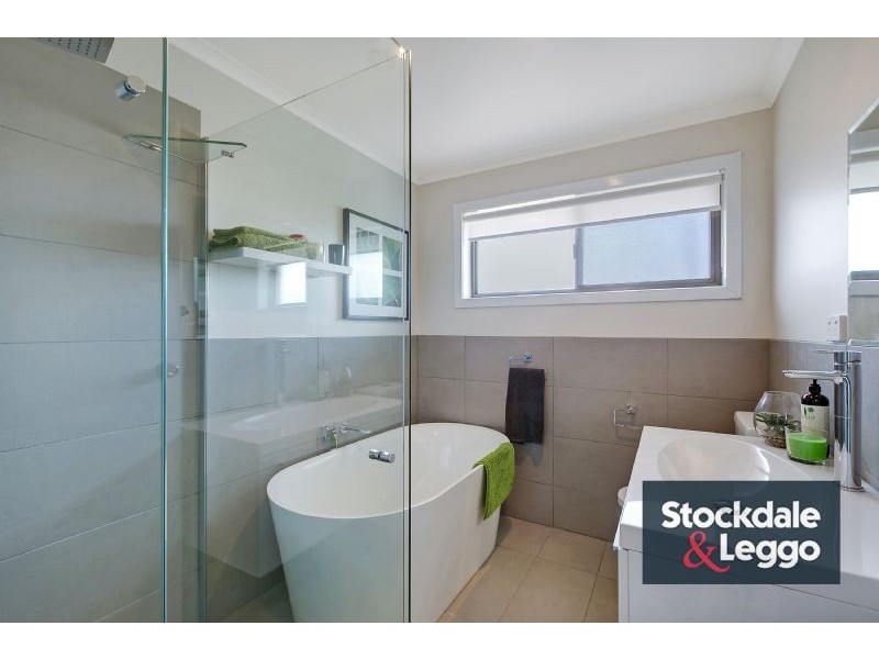 8 Mimosa Road, Mill Park VIC 3082