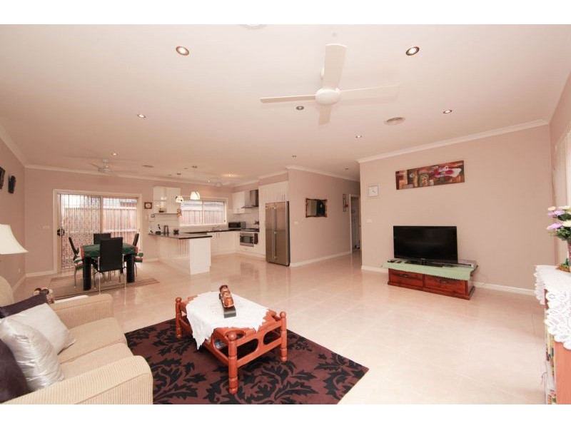 27 Paringa Avenue, South Morang VIC 3752