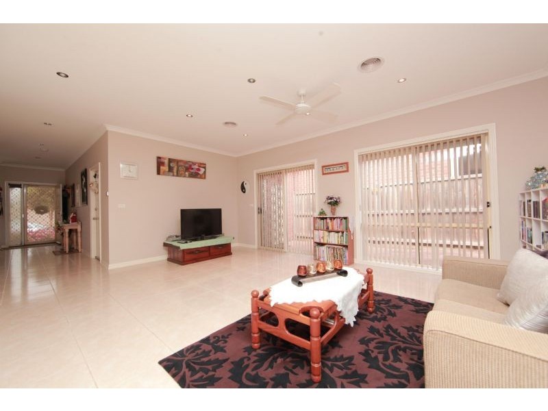 27 Paringa Avenue, South Morang VIC 3752